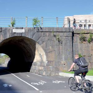 "Baana": pedestrian and bicycle corridor